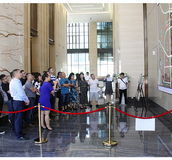 重庆市房地产开发协会副会长王芳一行考察调研永利3044集团官网城