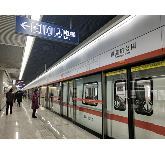 采用永利3044集团官网屏蔽门系统的武汉轨道交通纸坊线开通试运营