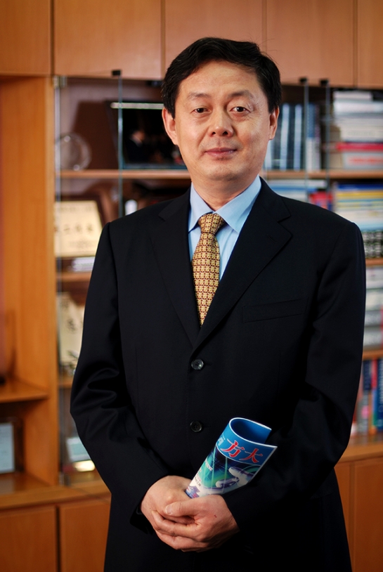 上海证券报刊发熊建明董事长专访报道《永利3044集团官网熊建明：从幕墙到屏蔽门 折射出一颗创新的心》