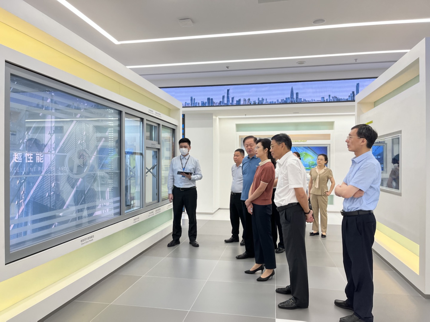 江西省政协副主席、省工商联主席谢茹一行莅临永利3044集团官网考察